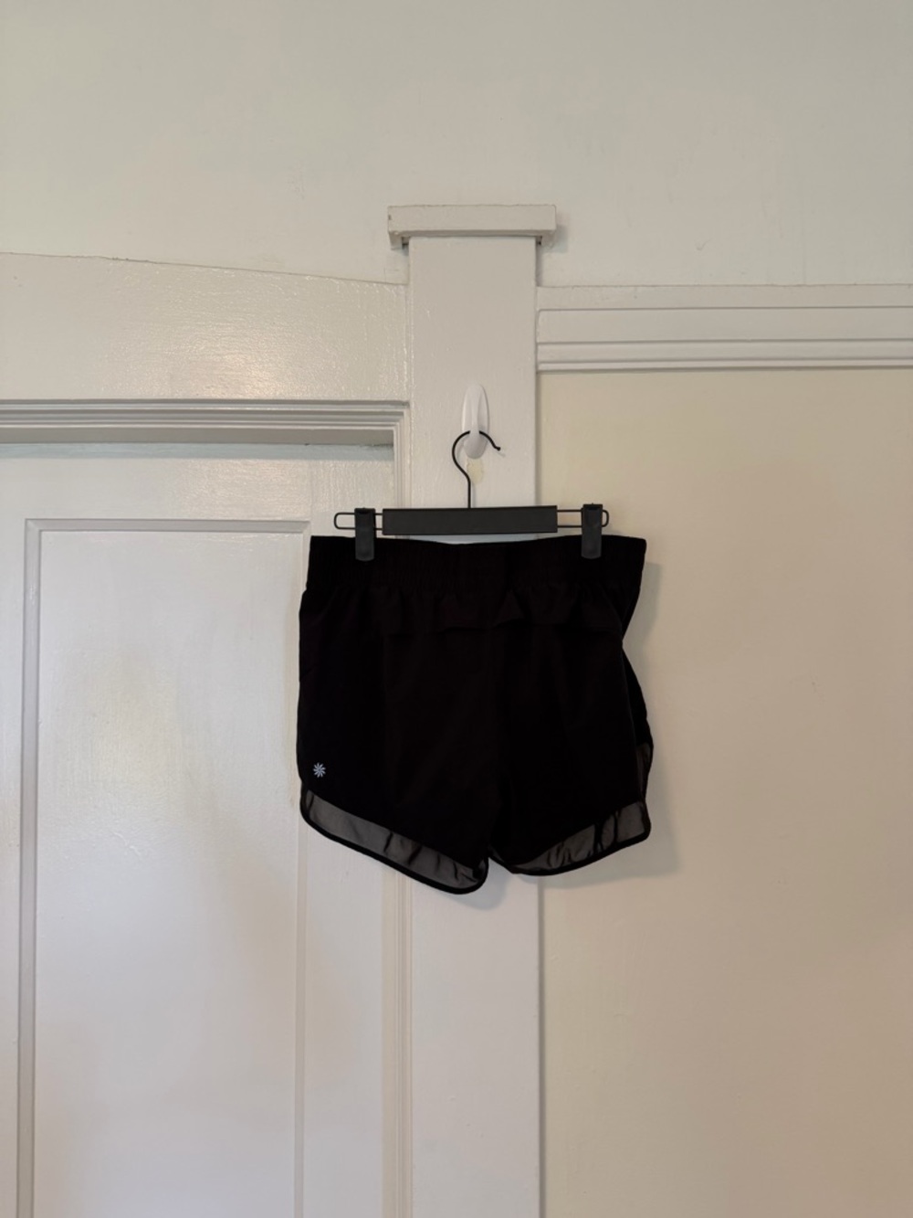 Athleta Mesh Racer Run Mid Rise 4" Short - Picture 8 of 12